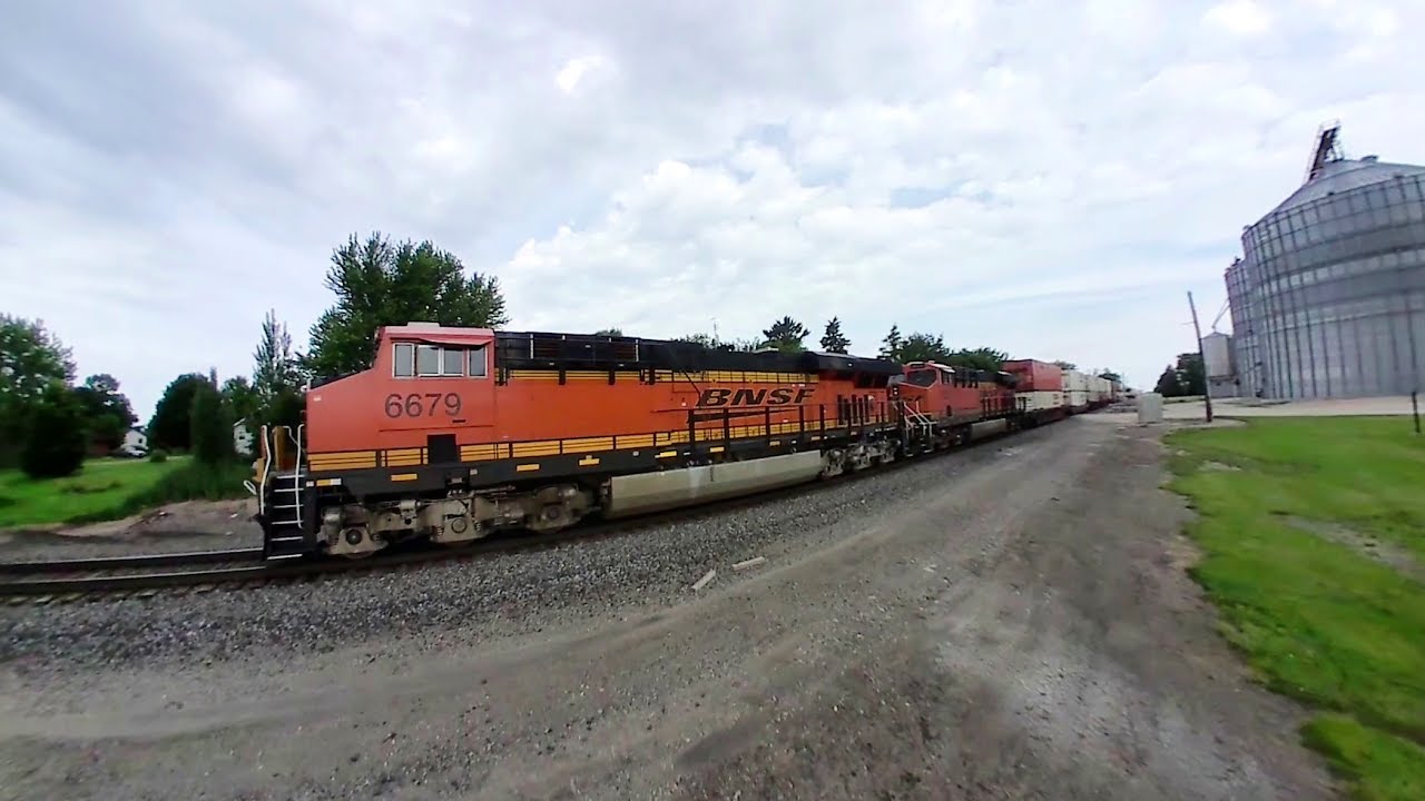 BNSF 6679 East - by Lee, Illinois - in 360 VR on 6-3-2017