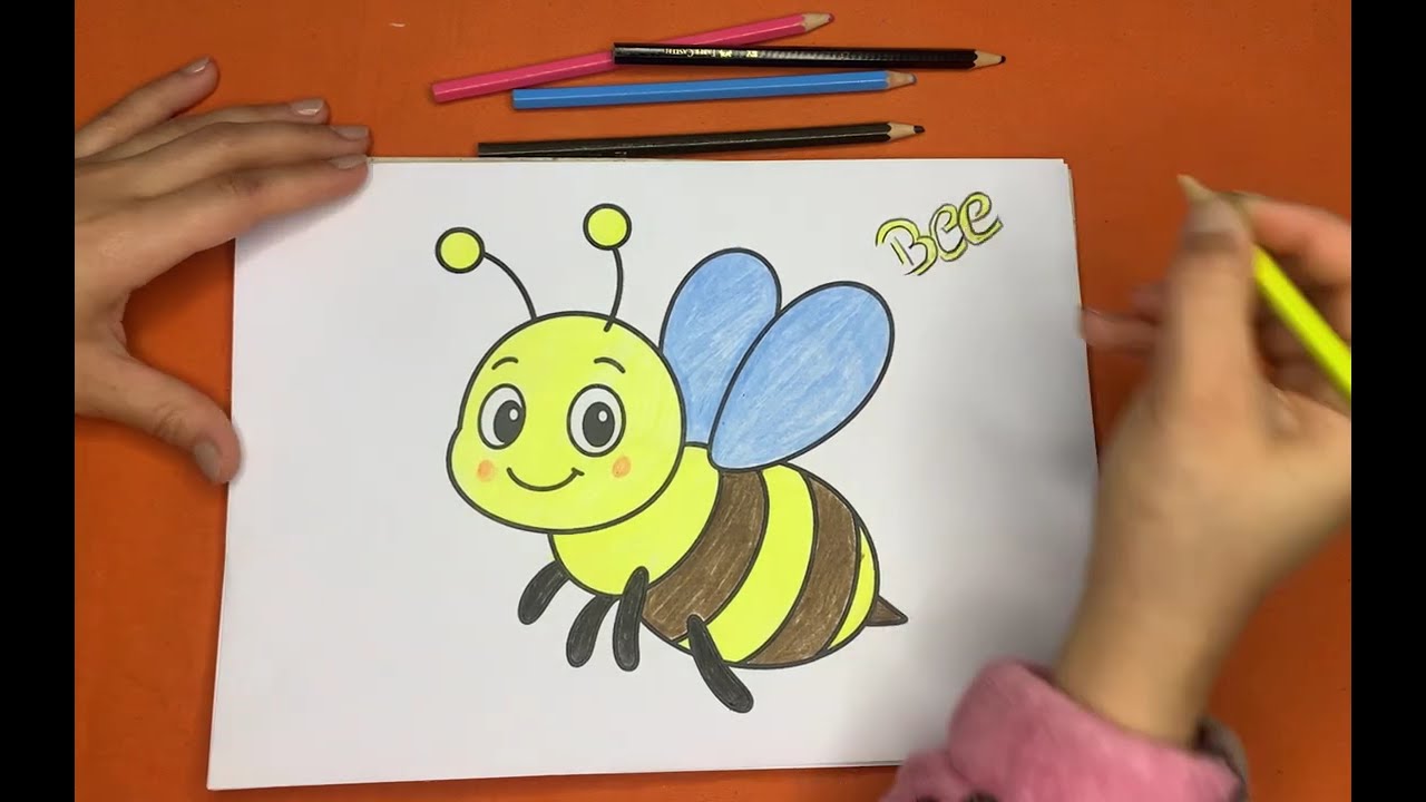 Hi friends ! 😍 let’s color this adorable BEE 🐝 together!! 😍🖤💛