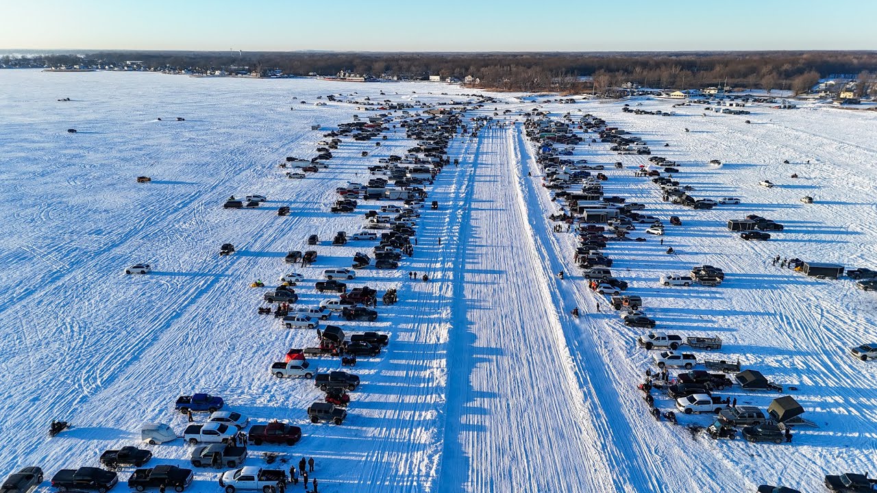 Ice racing on Lake St Clair