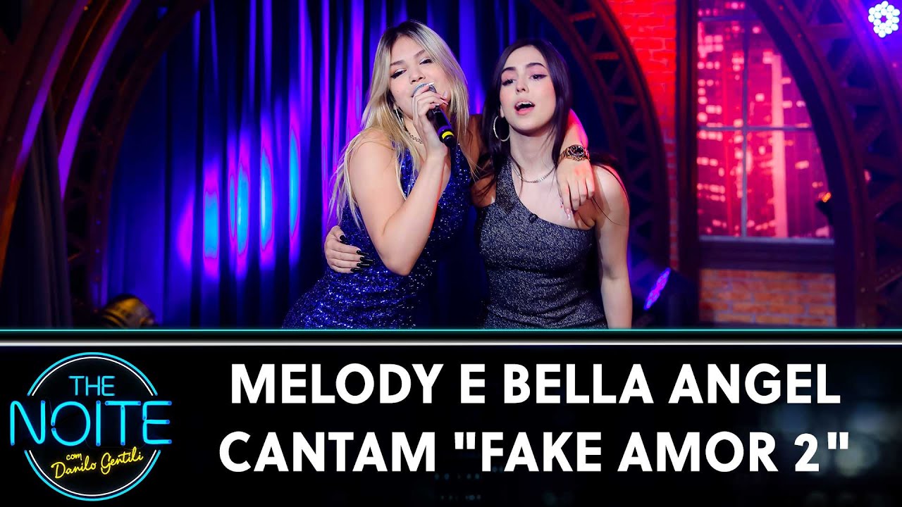Melody e Bella Angel cantam 