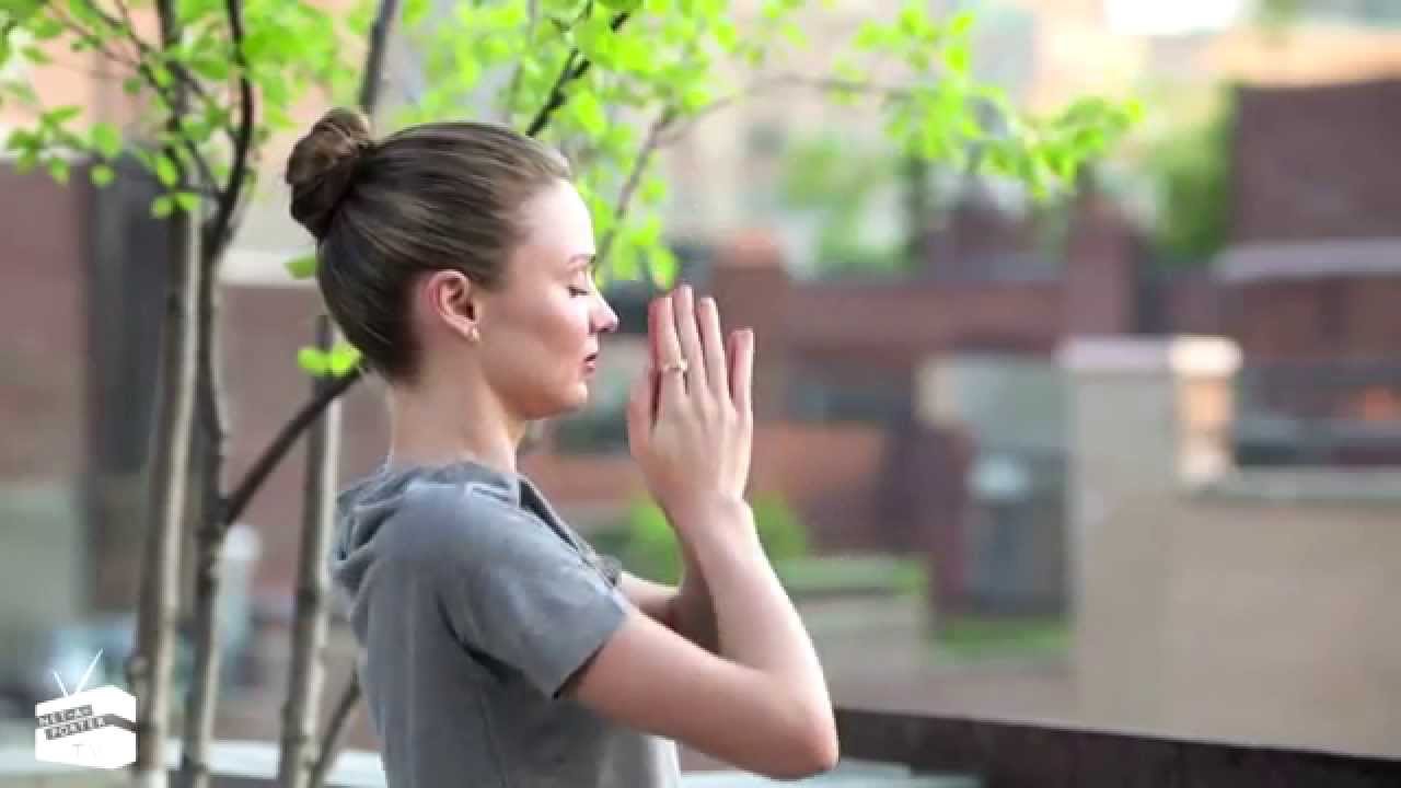 Miranda Kerr’s Ultimate Morning Yoga Regime