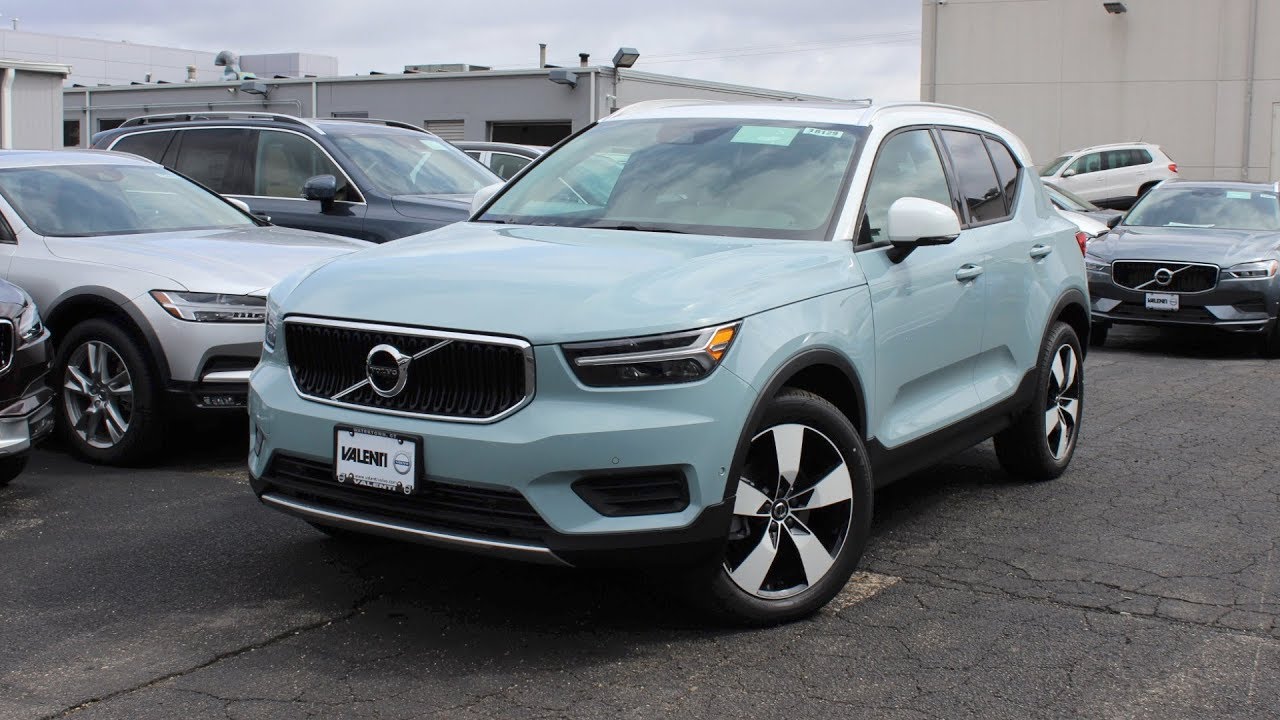 2019 Volvo XC40 Momentum: In Depth First Person Look