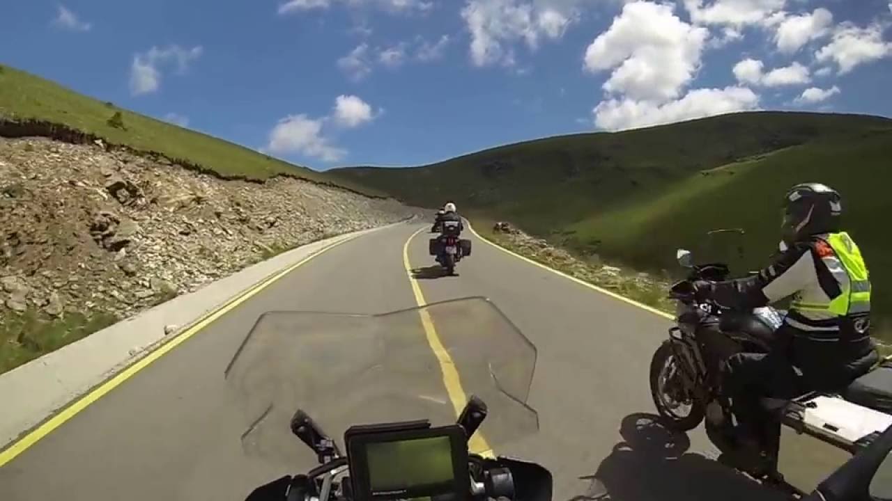 2 R 1200 GS, 2 Triumph Tiger 800, 1 Honda Crosstourer in Transalpina