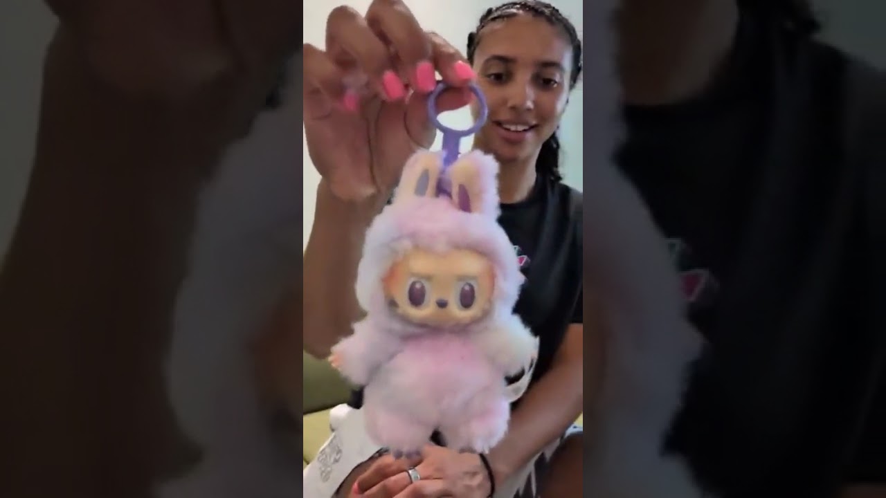 Azzi Fudd unboxing gifts from Chinese fans