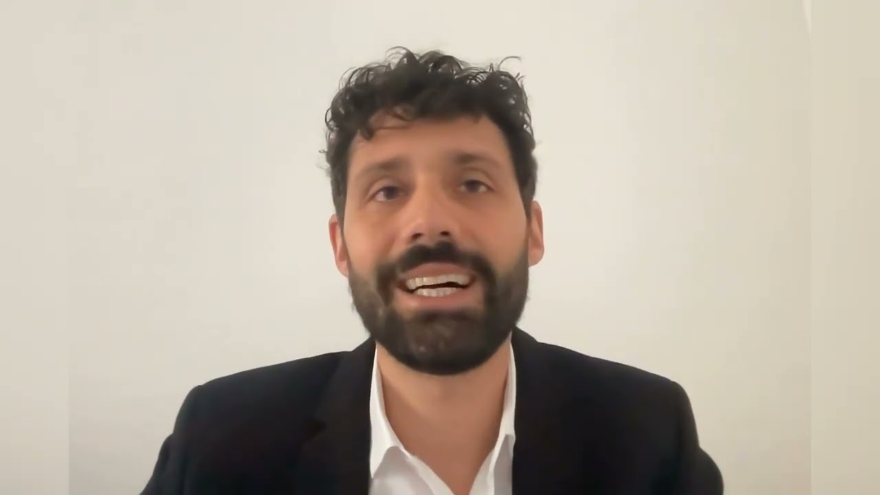 Can eosinophilic esophagitis (EoE) be completely cured with therapy?