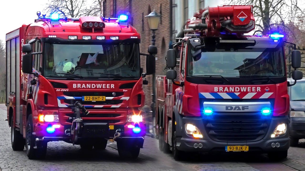 Afhijsing in de oude binnenstad van Elburg | Brandweer Elburg & Ambulance 06-185 met spoed
