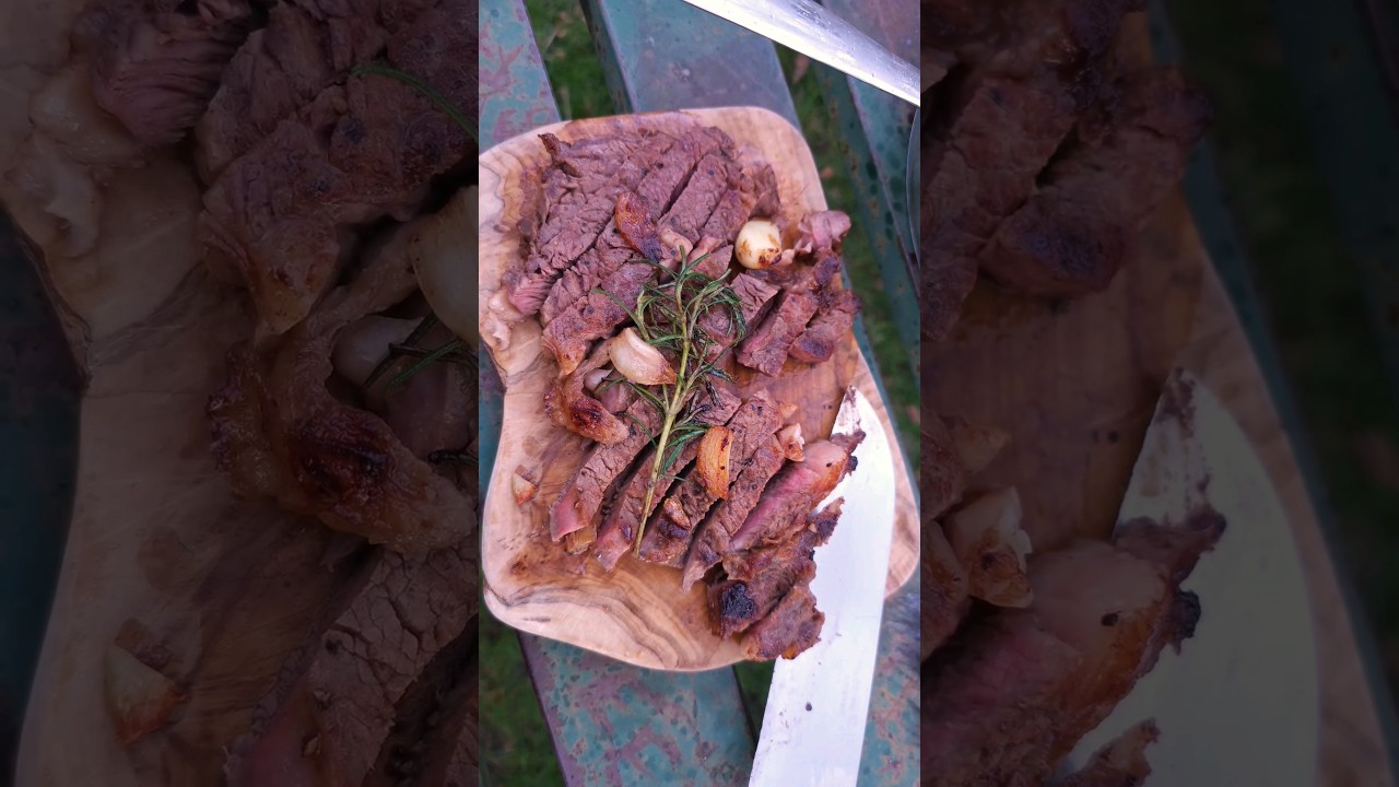 She be cooking in a bush 🥩🥓🔪 #bushcraftcooking #bushcraftgirl #cookingoutside #steak_cooking