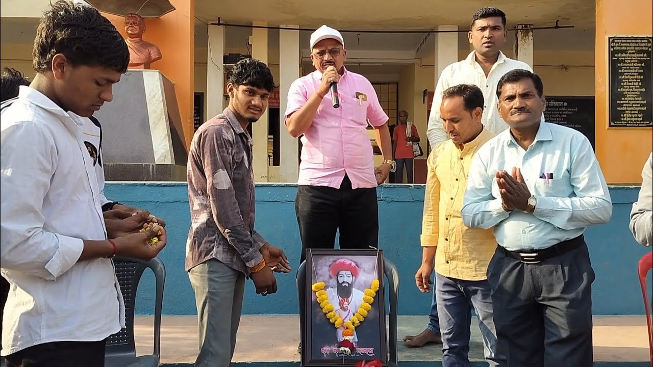 Ham sab Banjara wali ne sevalal🙏🏻 Maharaj ki photo diya school mein 