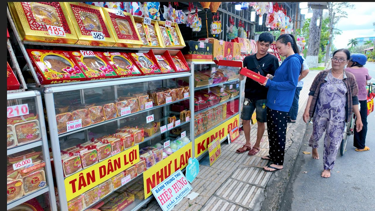 Trung Thu Bến Tre 2025: Buôn Bán Thưa Thớt, Không Còn Nhộn Nhịp Như Xưa
