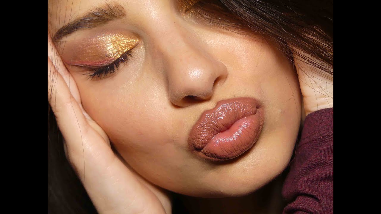 ASMR Close-up KISSES / MOUTH SOUNDS & Personal Attention 💖💋