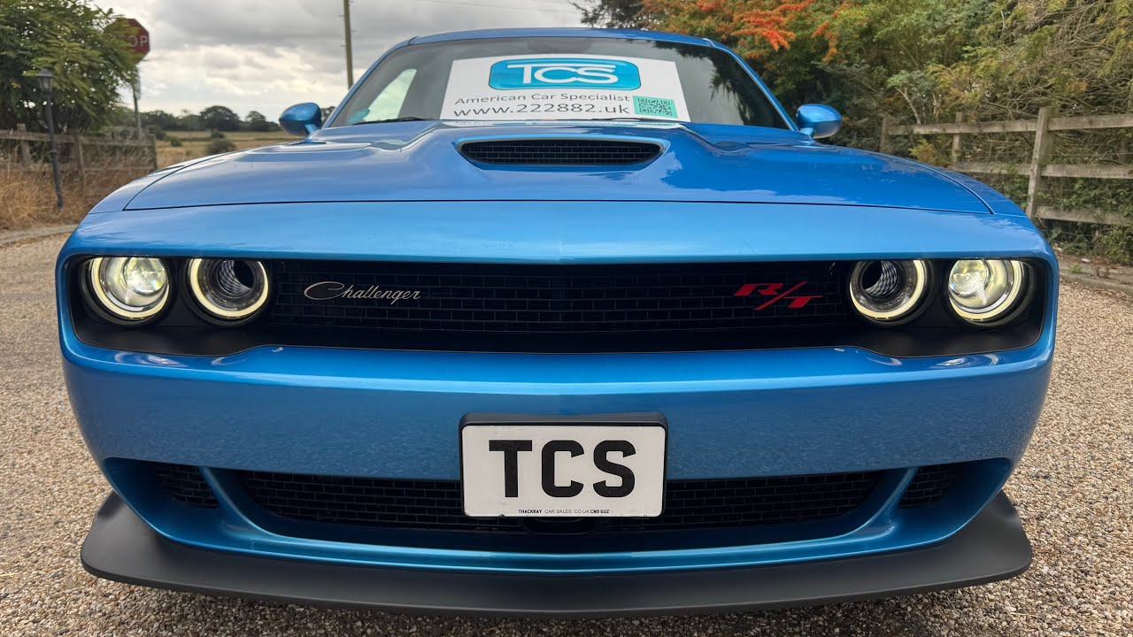🇬🇧 UK Reg’d 25-plate Dodge Challenger 392 Scat Pack Widebody 6.4 HEMI V8 Auto, B5 Blue, Black suede