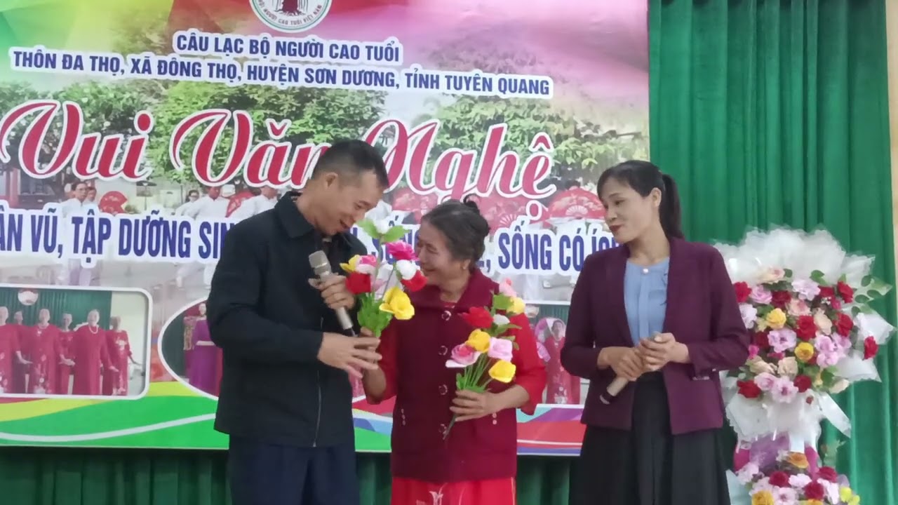Ngày 6 tết năm bính ngọ thôn Da thọ tổ chức Liên hoan văn nghệ khai xuân 