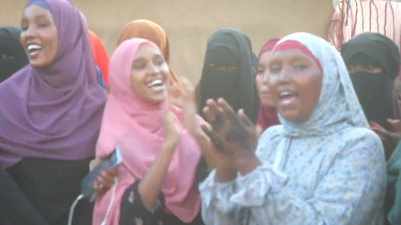 Arooska Qarniga Xeriyaha Qoxootiga Dhadhaab Nasrina 2021