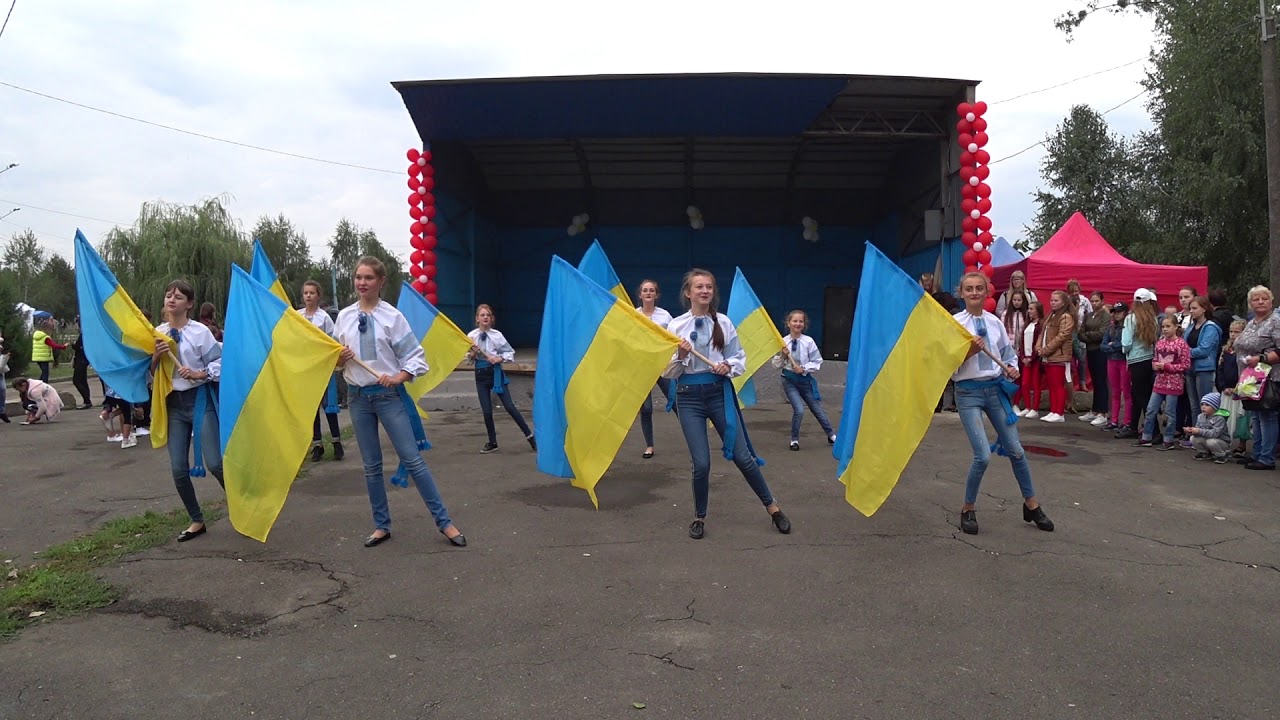Танець з прапорами