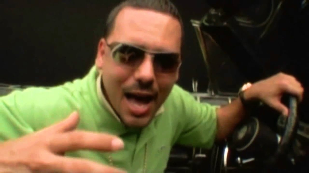 Hector El Bambino Ft Naldo - Sigo Aqui (V&iacute;deo Oficial) [Cl&aacute;sico Reggaetonero]
