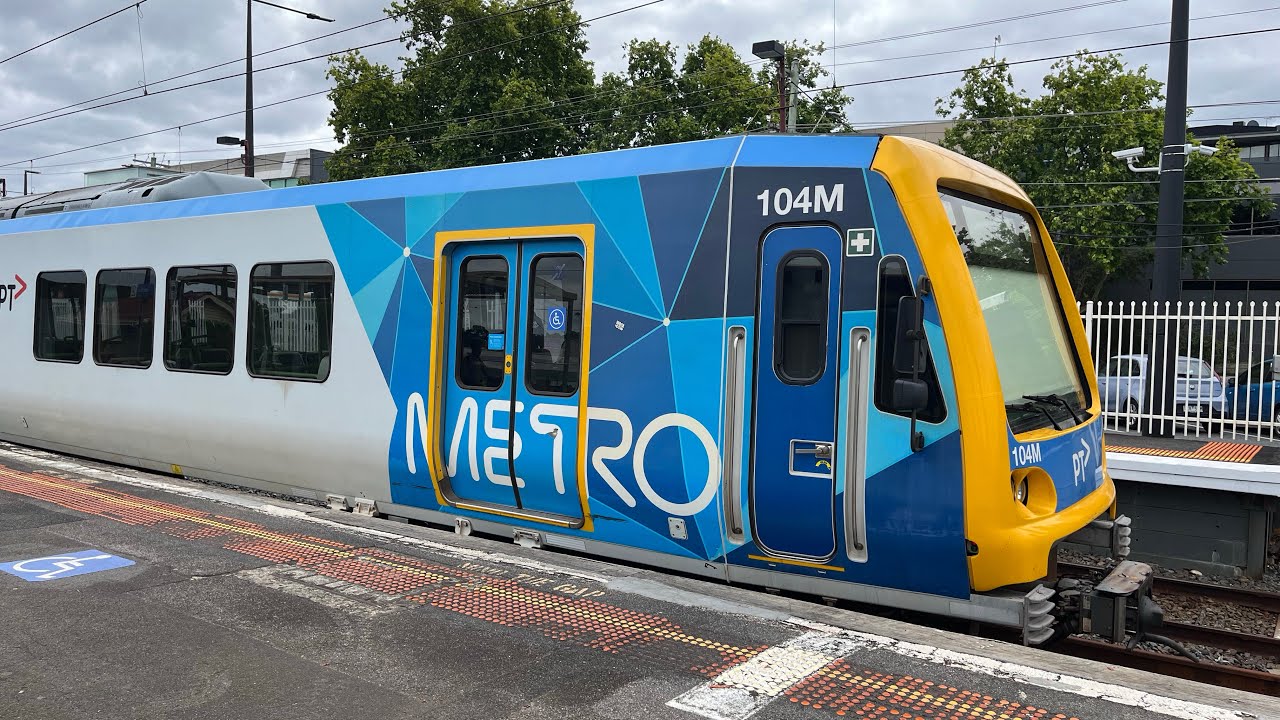 A trip from Flinders Street to Blackburn (X'Trapolis)