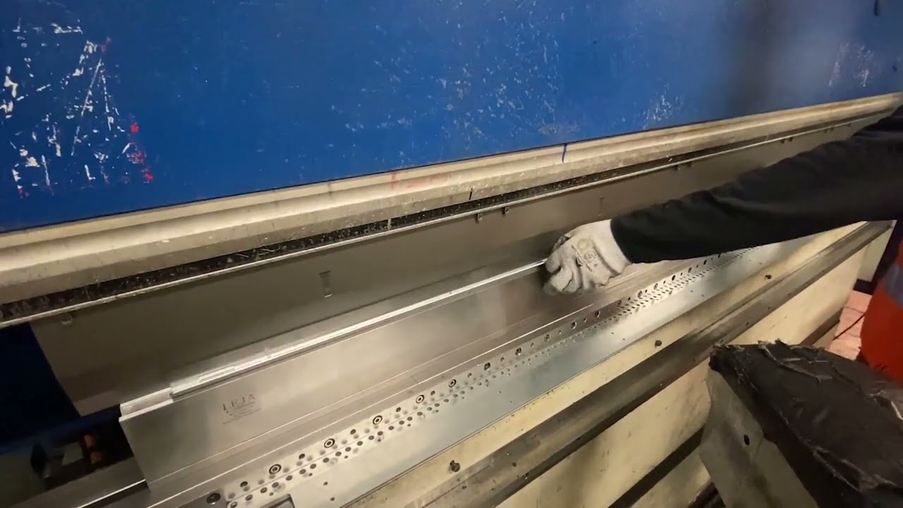 Trumpf TrumaBend V230 Bending Machine (2003)