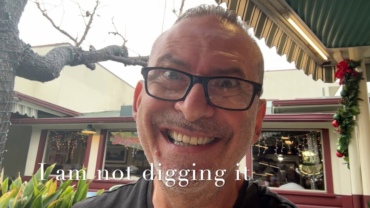 Breakfast Review of Charlie's at 3rd and Fairfax: WORST Omelette ever?!