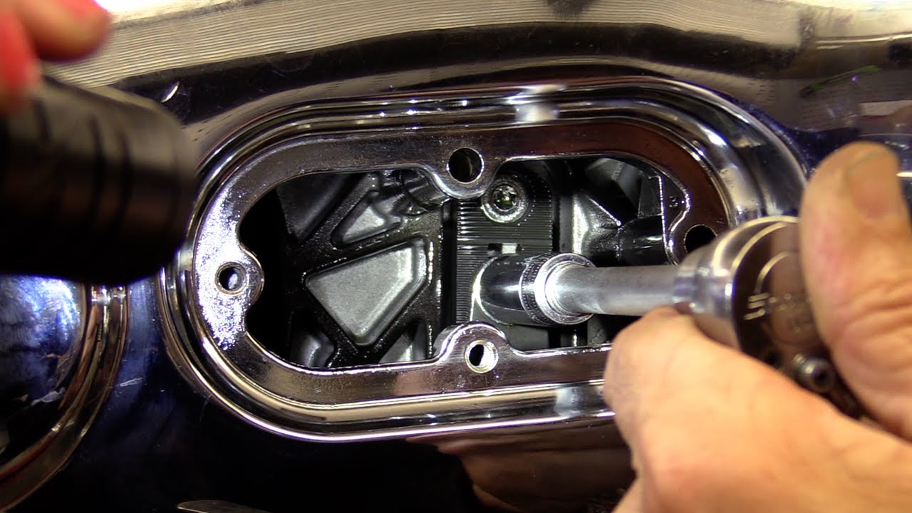 Delboy's Garage, Harley Softail Service #4, Primary Chain Adjustment.
