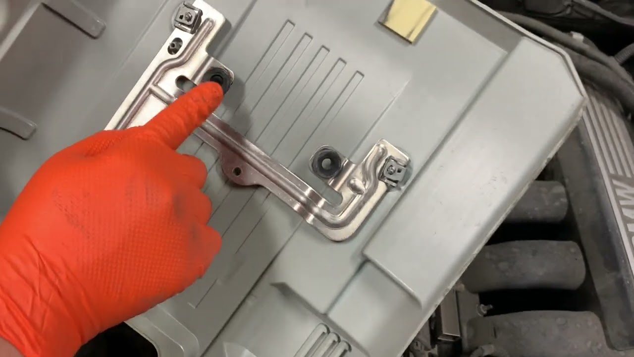 2006 BMW 530xi (E60 E61 w/ N52 engine):  Removing the starter (part II)