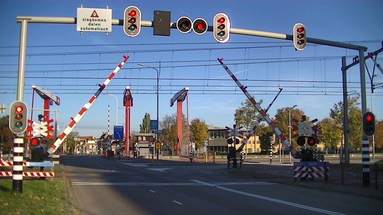 Spoorwegovergang Middelburg // Dutch railroad crossing