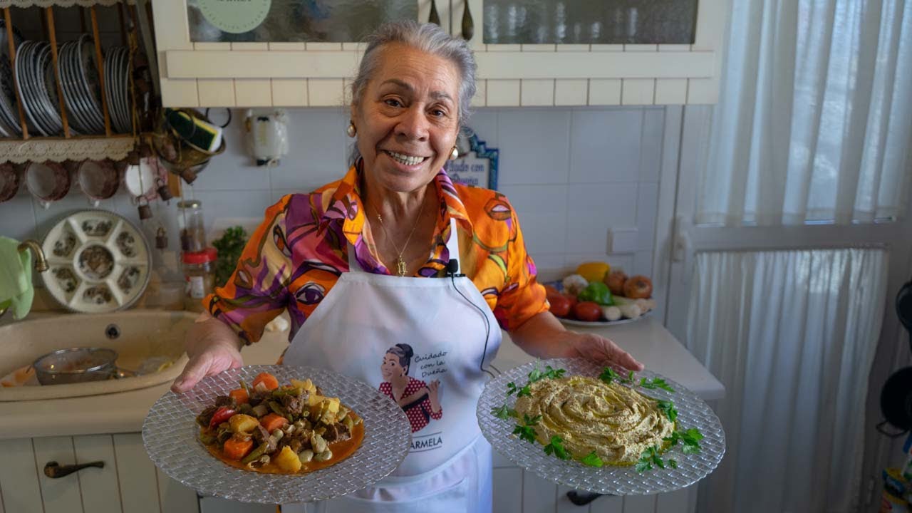 Estofado de ternera y Humus. - de An Cá Carmela - por CARMEN GAHONA