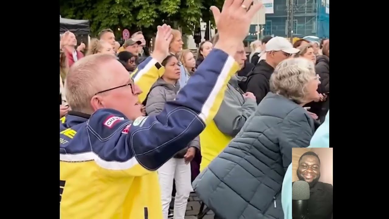 WORSHIP BREAKS OUT ON STREETS OF EUROPE - REVIVAL #jesus #foryou #worship #europe #usa #christmas