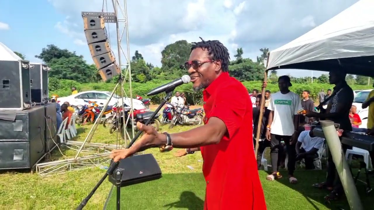 JOE MORGAN LIVE ON STAGE WITH HIS GREAT STYLISH PERFORMANCE