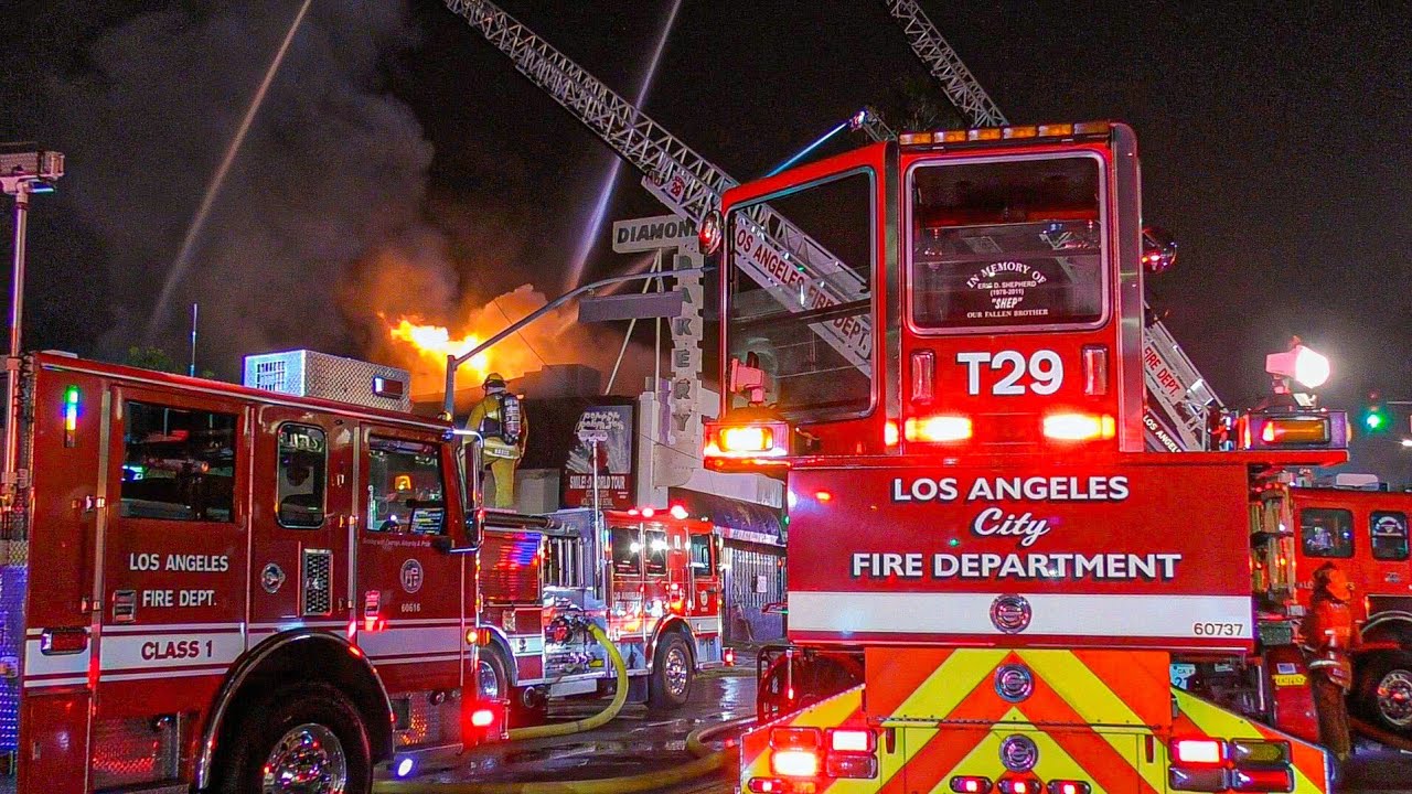 LAFD Greater Alarm Working Commercial Fire: FS61 (Fairfax District)