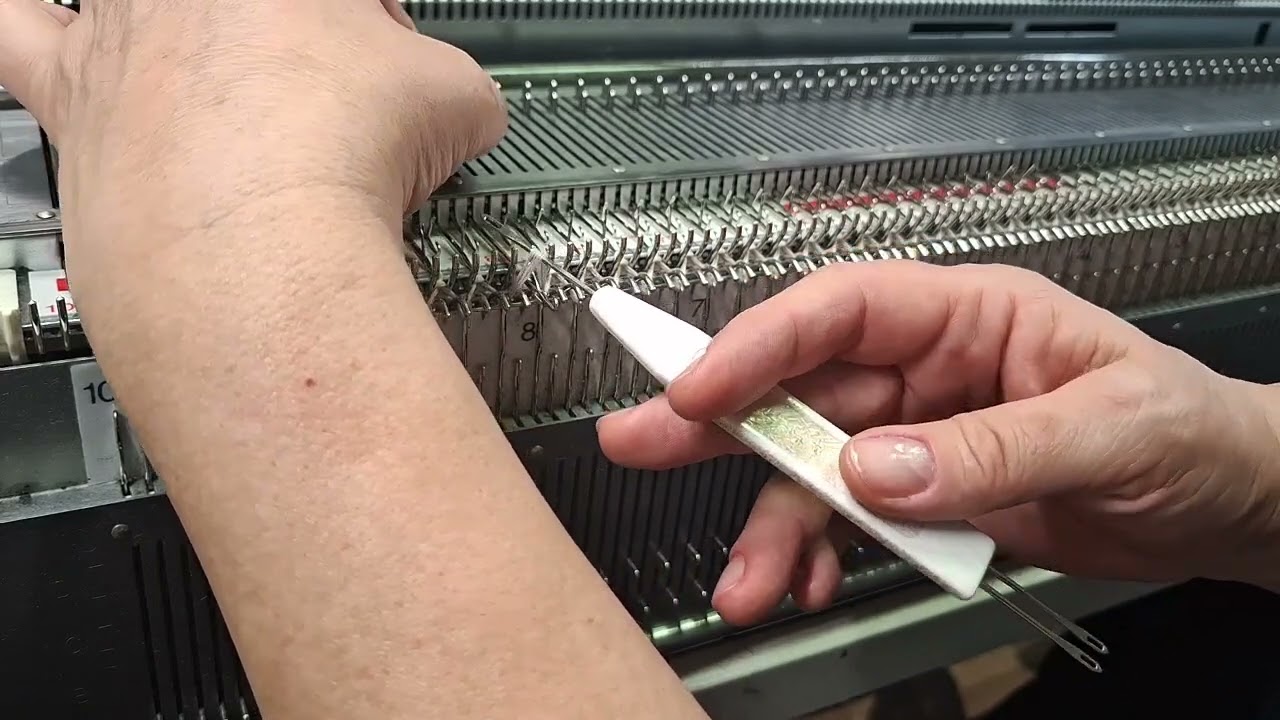 Убавки петель на английской резинке. Decrease stitches. 