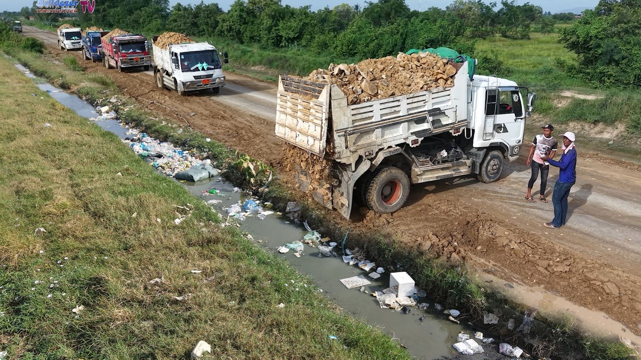 Nicely Operated! Strongly And Skill Bulldozer Push Soil And Team Dump Trucks Process