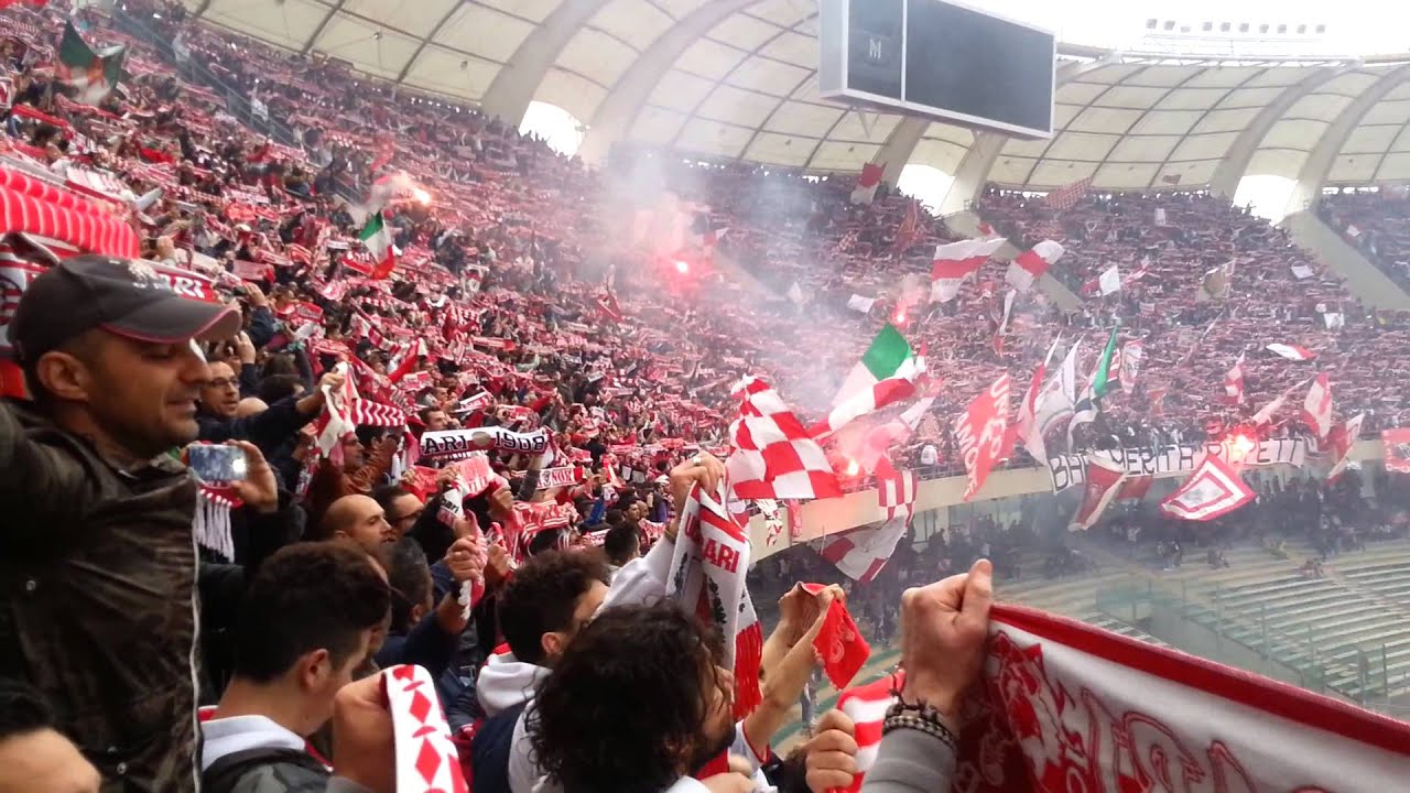 BARI CITTADELLA 2014 curva nord inno da brividi!!