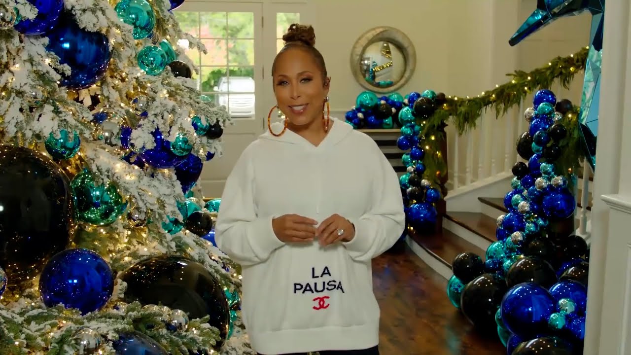 Inside Steve Harvey’s MAGICAL ✨ Christmas Home! 🎅🏽🎄