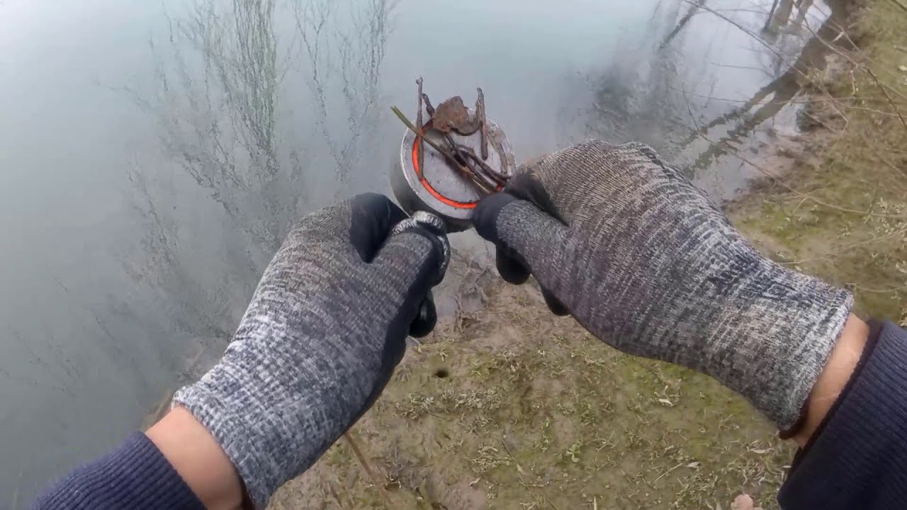 Pesca magnetica, recuperato un pò di tutto......ferro