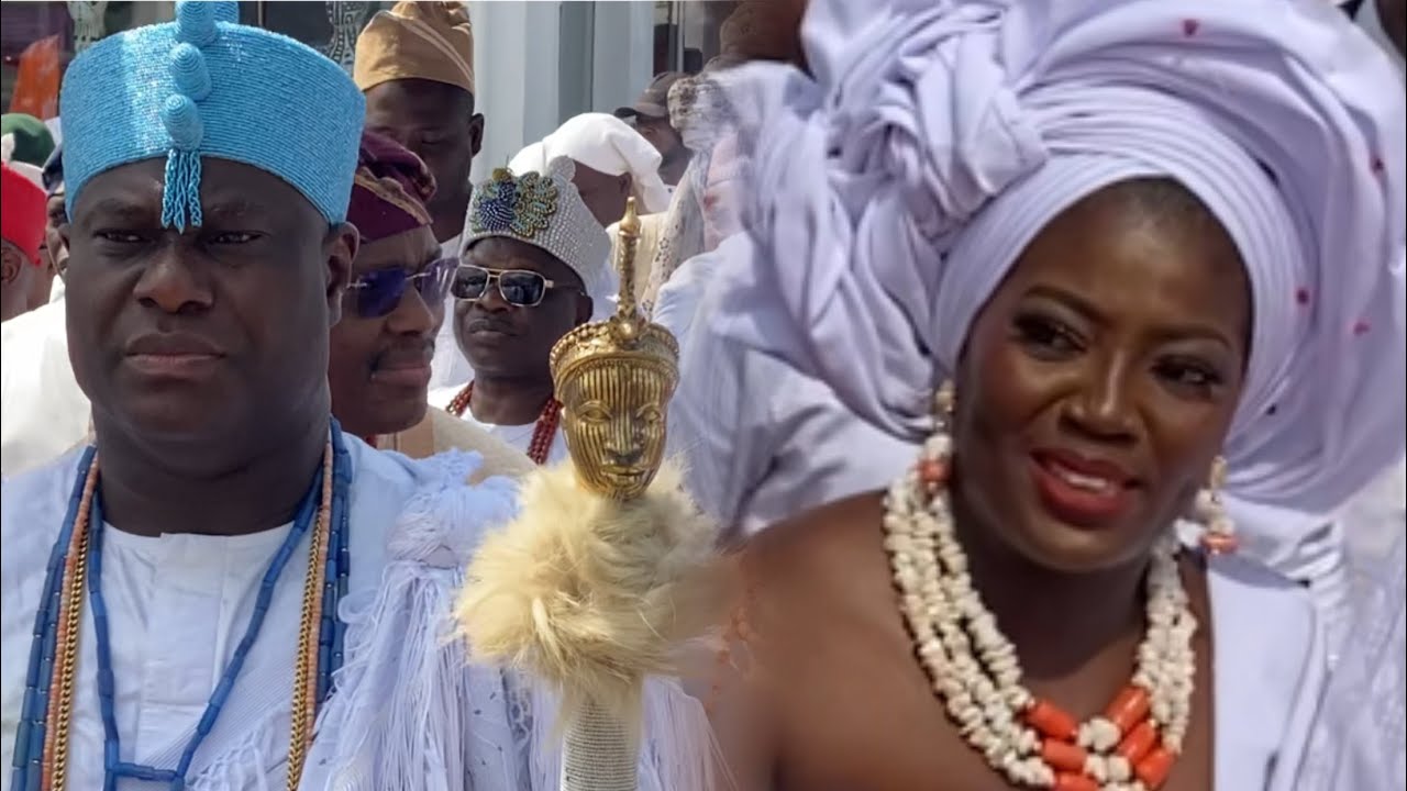 SEE HOW OJAJA TRUMPET MEN MAKE ONI OF IFE TO ROCK DANCE ON STAGE WITH REV.ESTHER AND OLORI ASHLEY