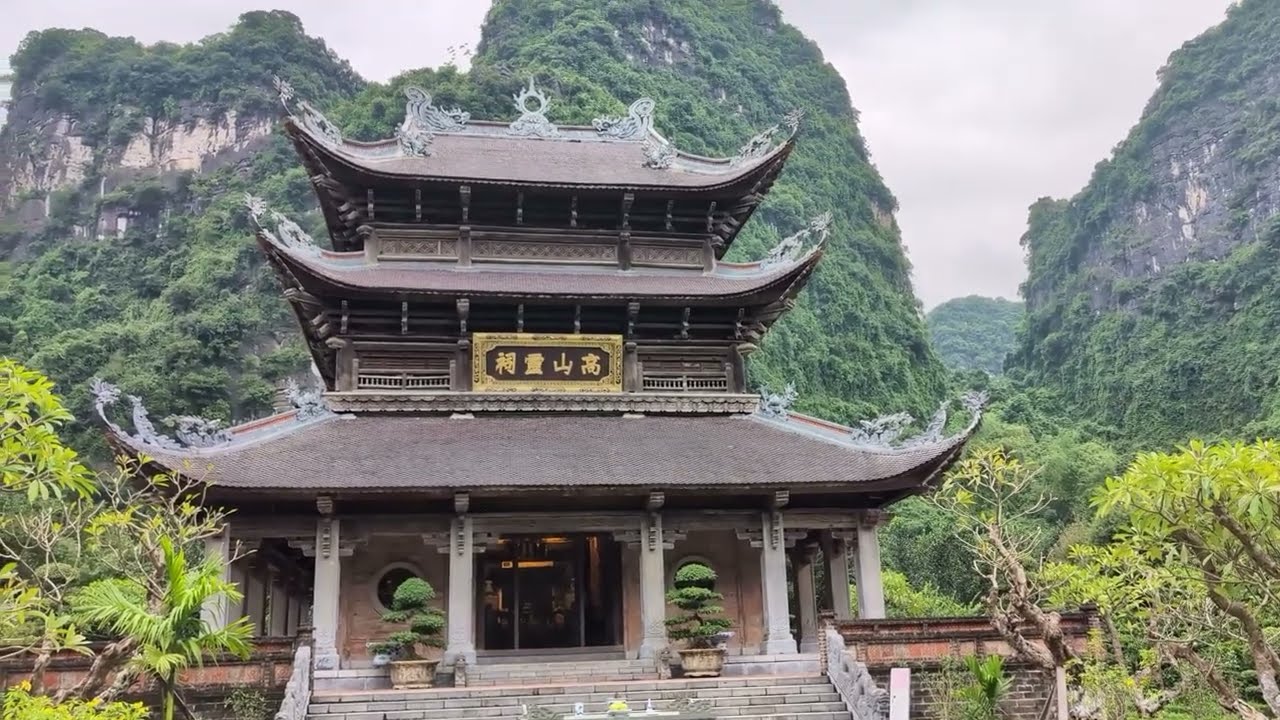 Trang An, visite en barque de la Baie d'Halong terrestre (Ninh Binh, Vietnam, octobre 2024)