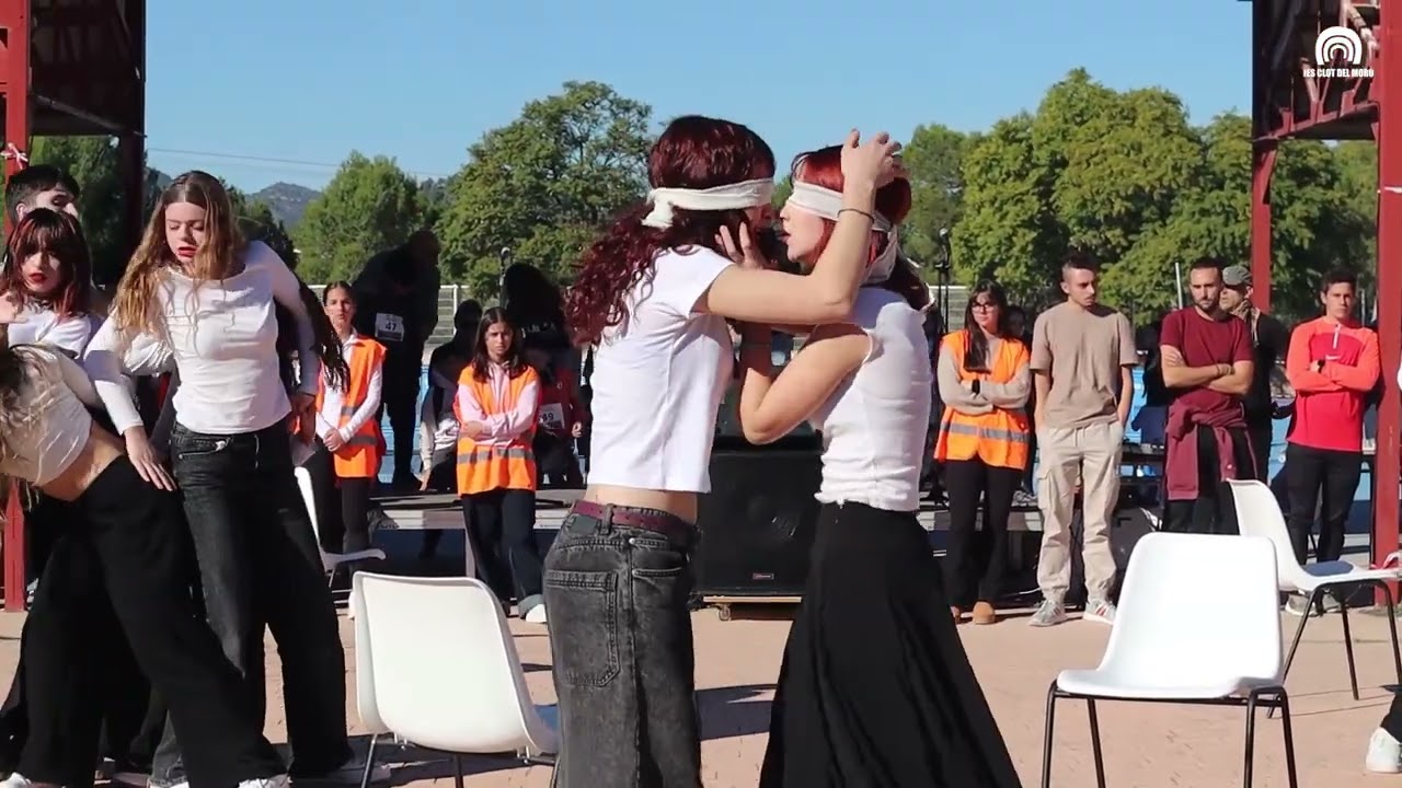 Cros al Clot contra la violència de Gènere | Curs 2025 - 2026 | Performance Batxillerat Escènic