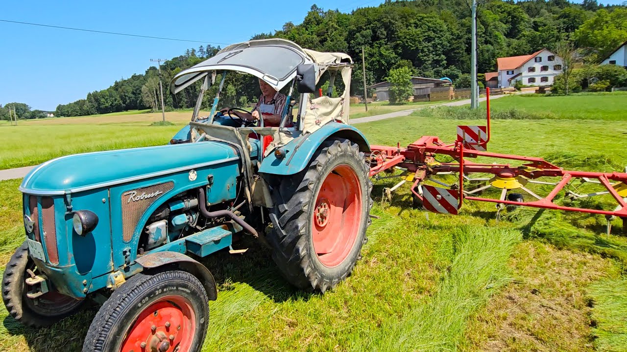 Oldtimer R Hanomag Robust mit Pöttinger beim Gras wenden!