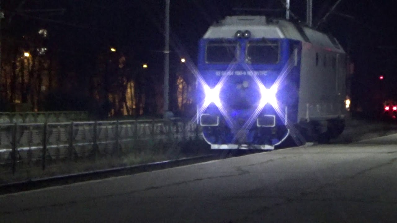Gara Brașov-Sosire IR 1538 și IR 472 ISTER EN cu schimbare locomotivă (22 Dec 2019)