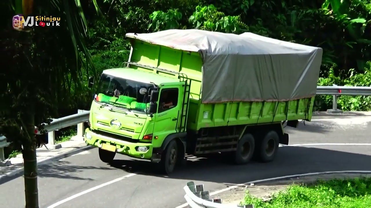 AKSI GOKIL DRIVER MUDA INI BIKIN ATRAKSI GILA DI PUNCAK TANJAKAN MENANGIS