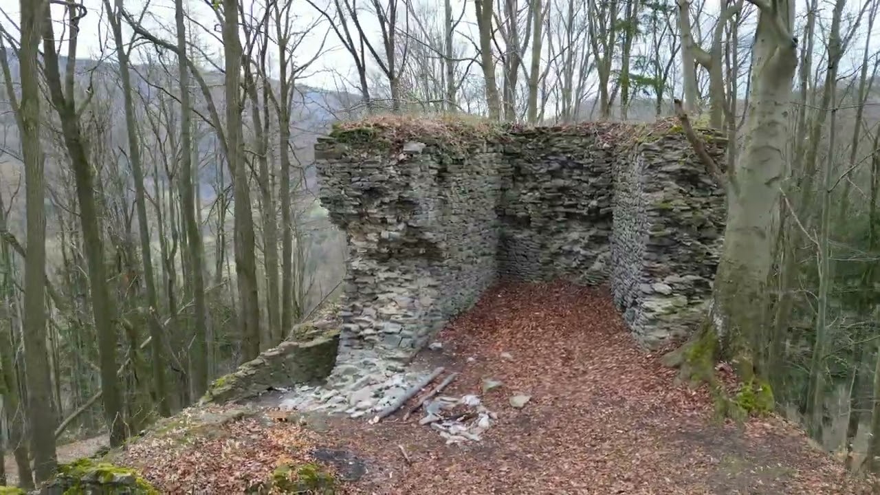 Zř&iacute;cenina hradu Nov&yacute; hrad