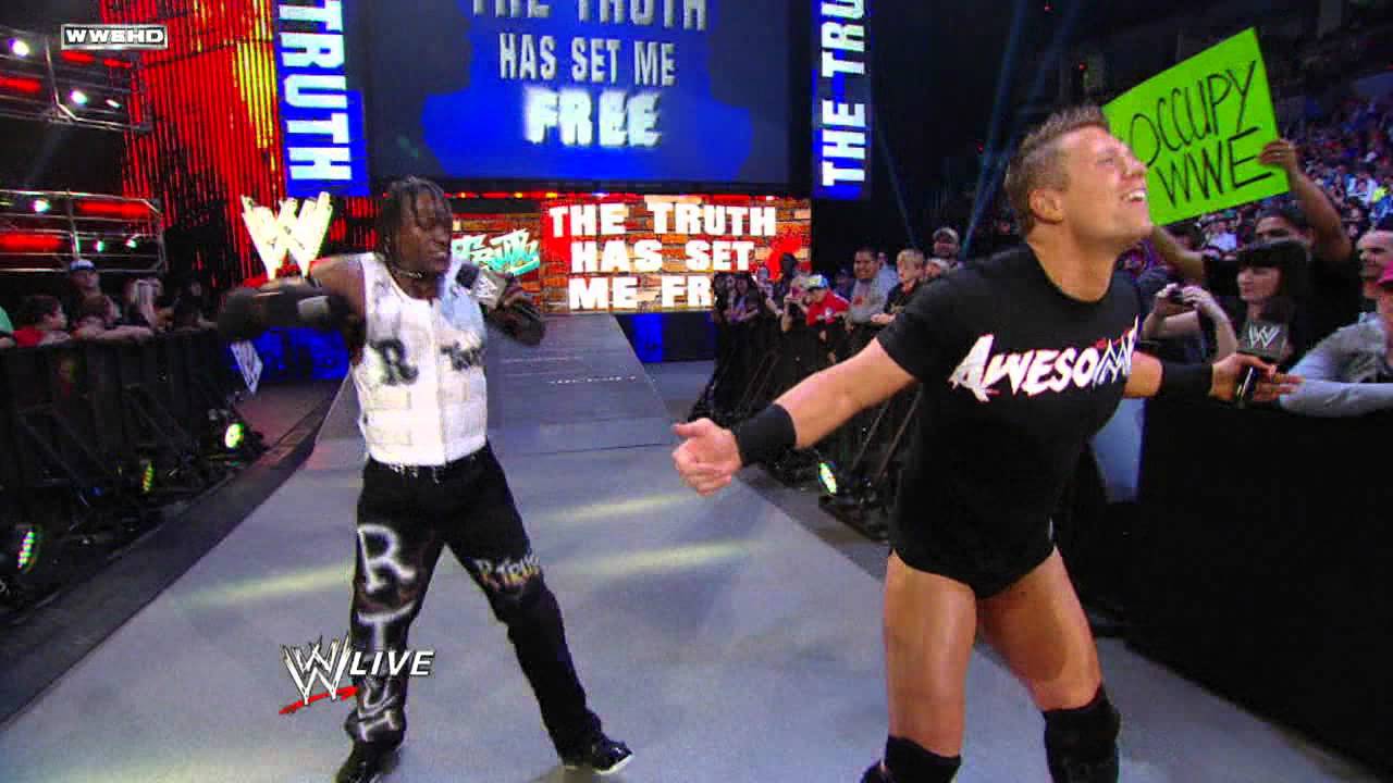 Миз и Р-Трут говорят Вселенной WWE: «Вы отстой»