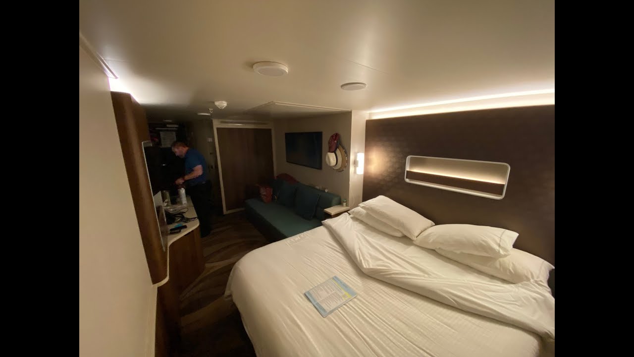 NCL Escape Standard Balcony 9168 Room Tour