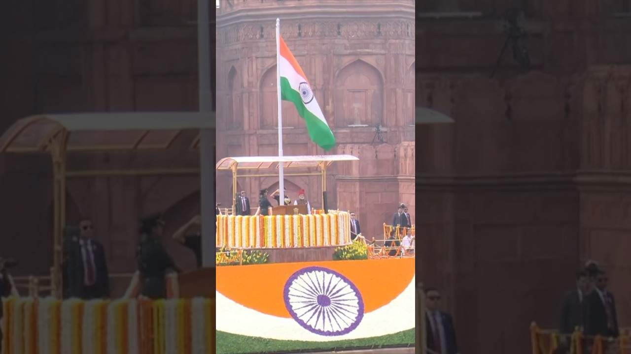 Modi Hoists National Flag at Red Fort as 21-Gun Salute Marks 80th Independence Day