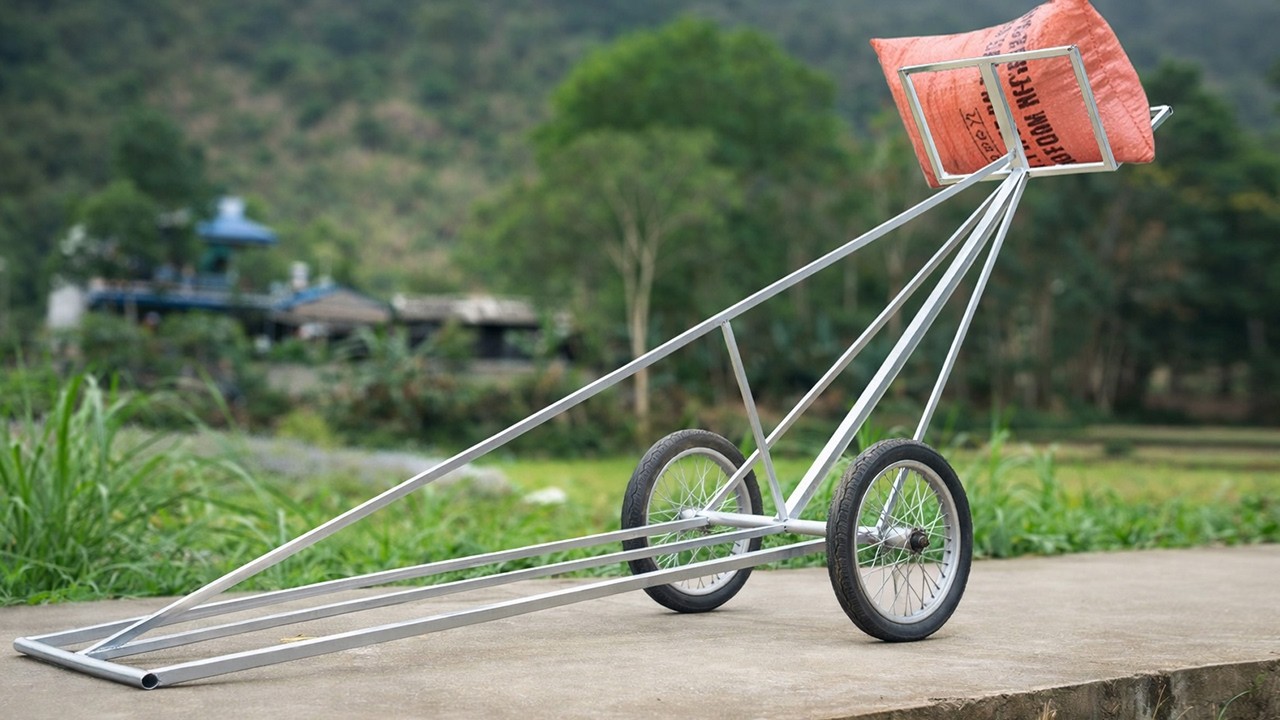 An incredibly clever idea that helps farmers lift heavy objects as if they were weightless!