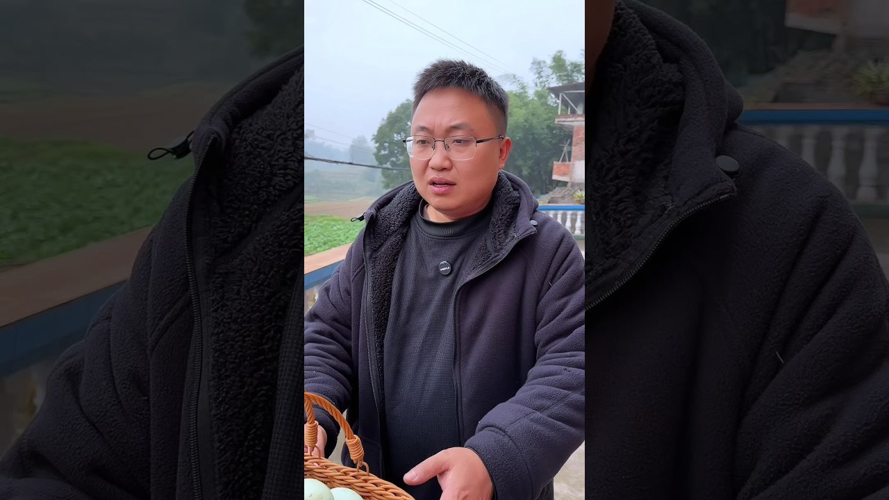 你们说大孃这篮鸭蛋我该不该收#2024新农人计划 #我的乡村生活 #胖妹板鸭