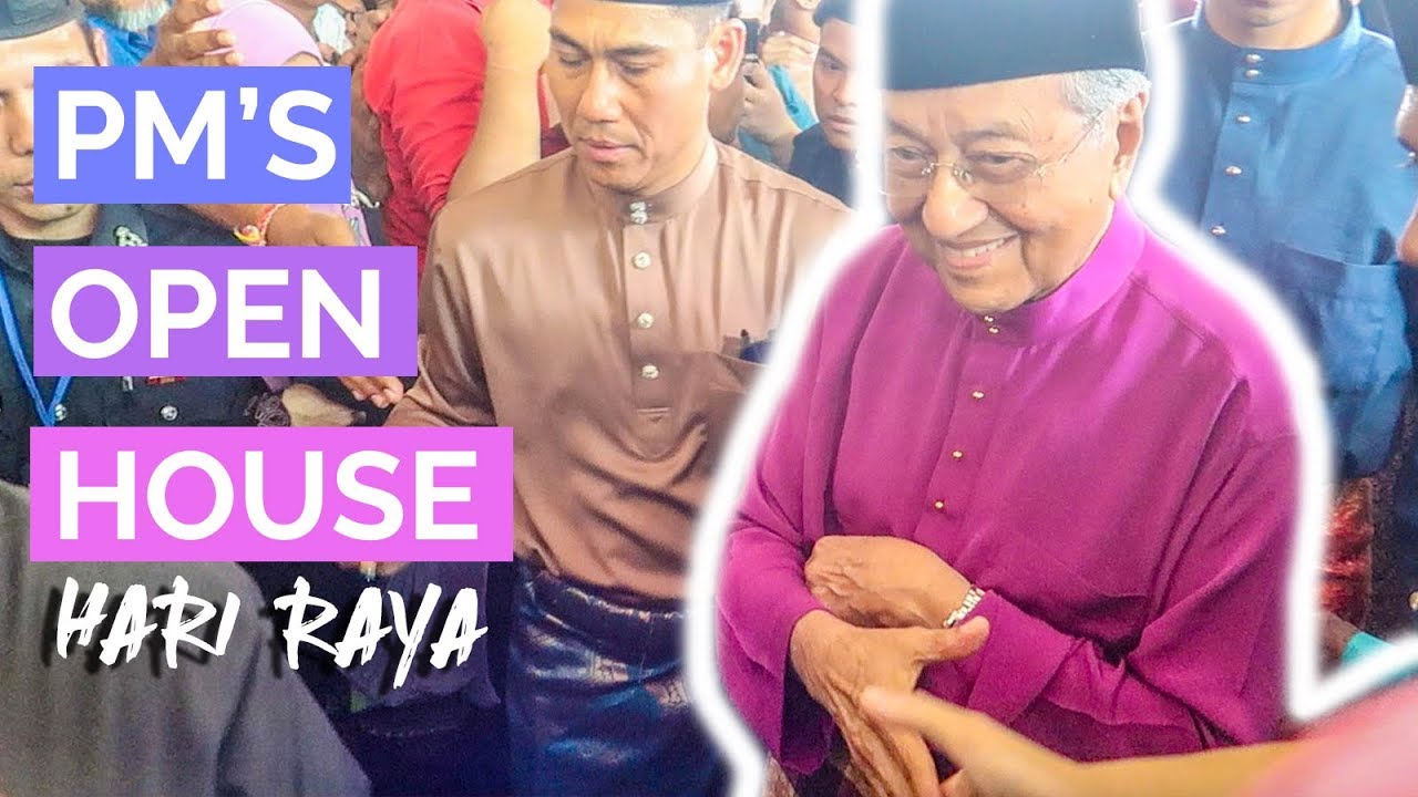 Tourists Shake Hands with Prime Minister of Malaysia - Raya Open House
