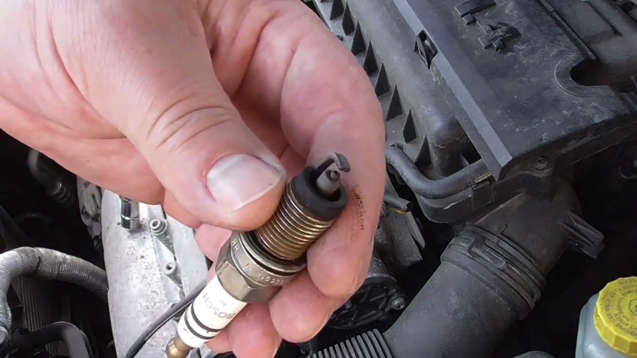 Škoda Fabia 2, 1,4 16v , výměna zapalovacích svíček a jedné cívky.