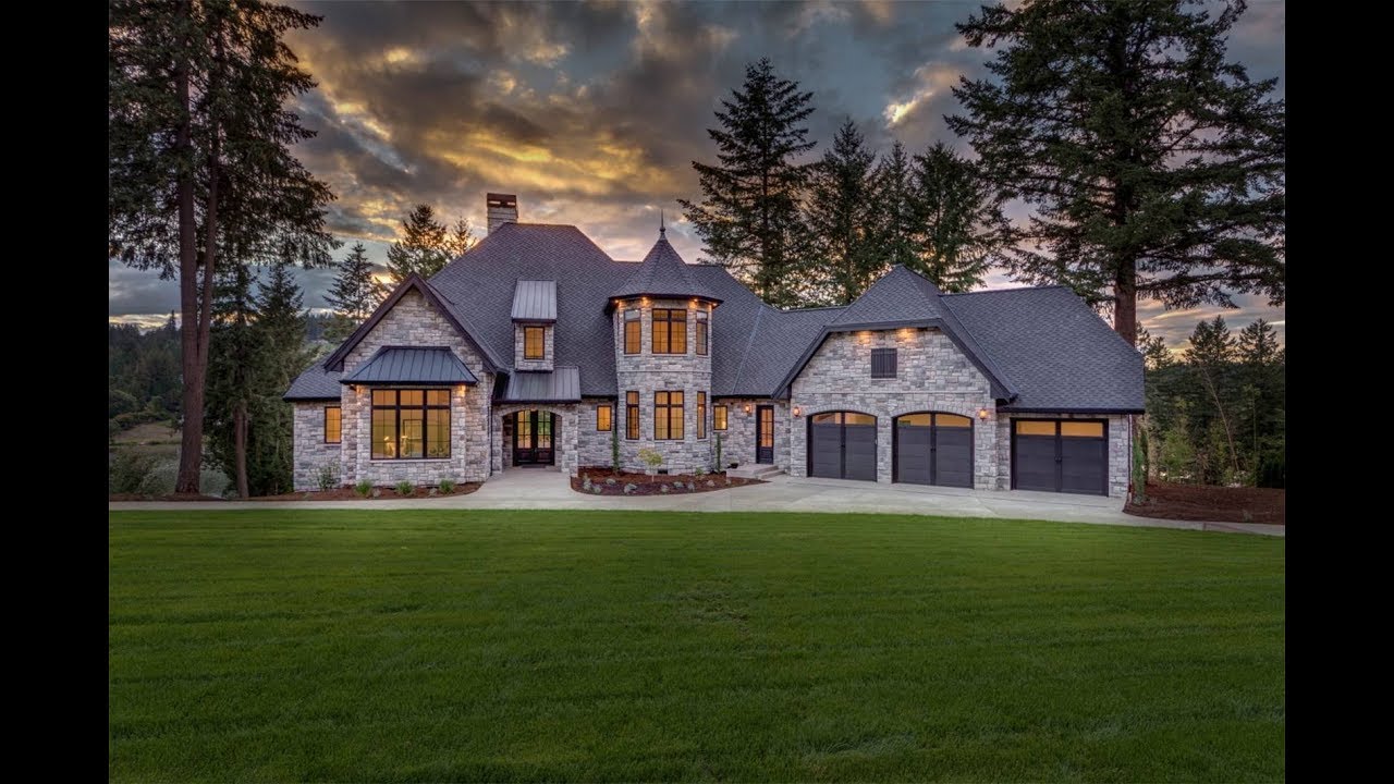 Exquisite Lakefront Castle in Oregon City, Oregon | Sotheby's International Realty