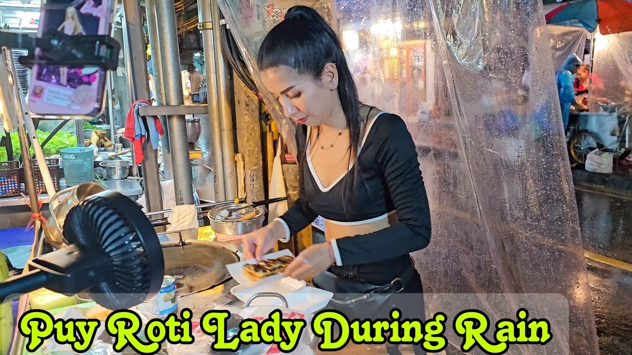 Puy Roti Lady During Rainy Season - She works Hard to Support her family - Thailand Street Food